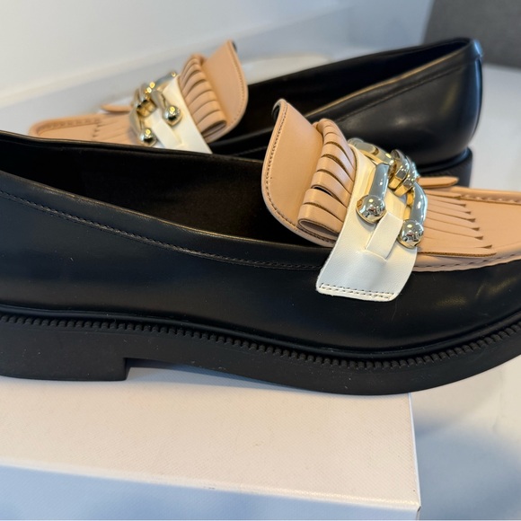 Marc Fisher Black and Tan Flats with Gold Chain Detail - Picture 3 of 4